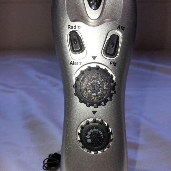 Ready America Emergency Power Station Flashlight Radio Siren Phone Charger - Picture 2 of 9